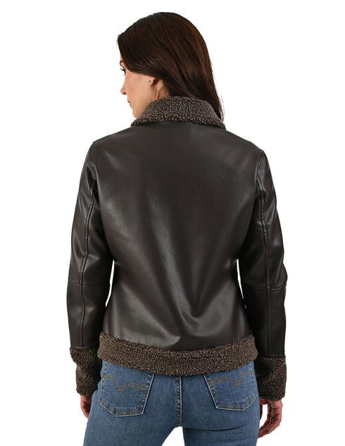 Chamarra café marca LEE con cuello de borrega para dama.